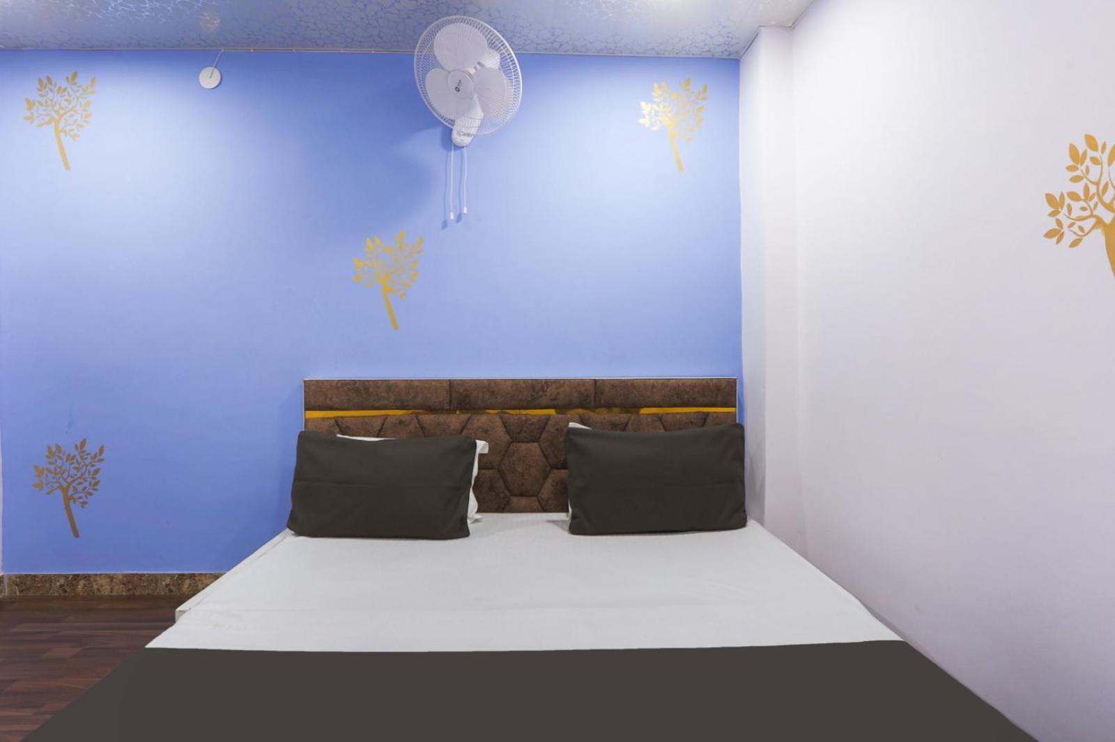 Flips With Mykonos Guest House Нью-Дели Экстерьер фото