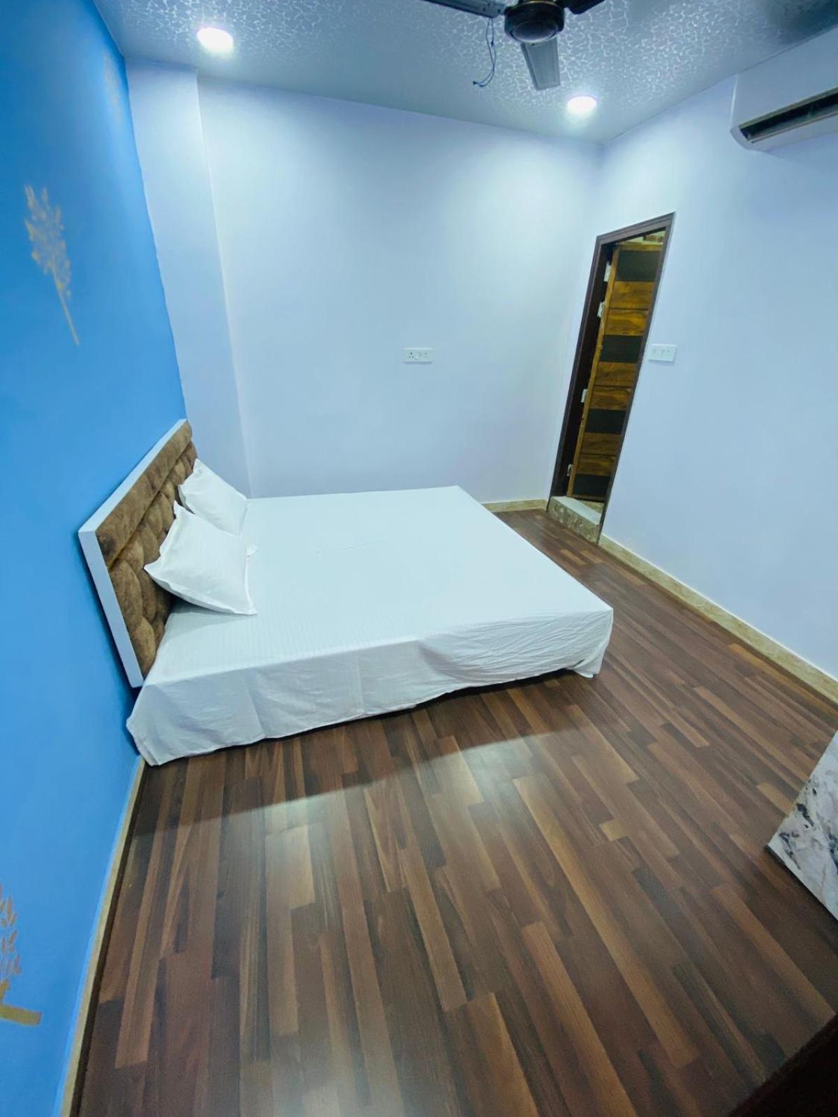 Flips With Mykonos Guest House Нью-Дели Экстерьер фото